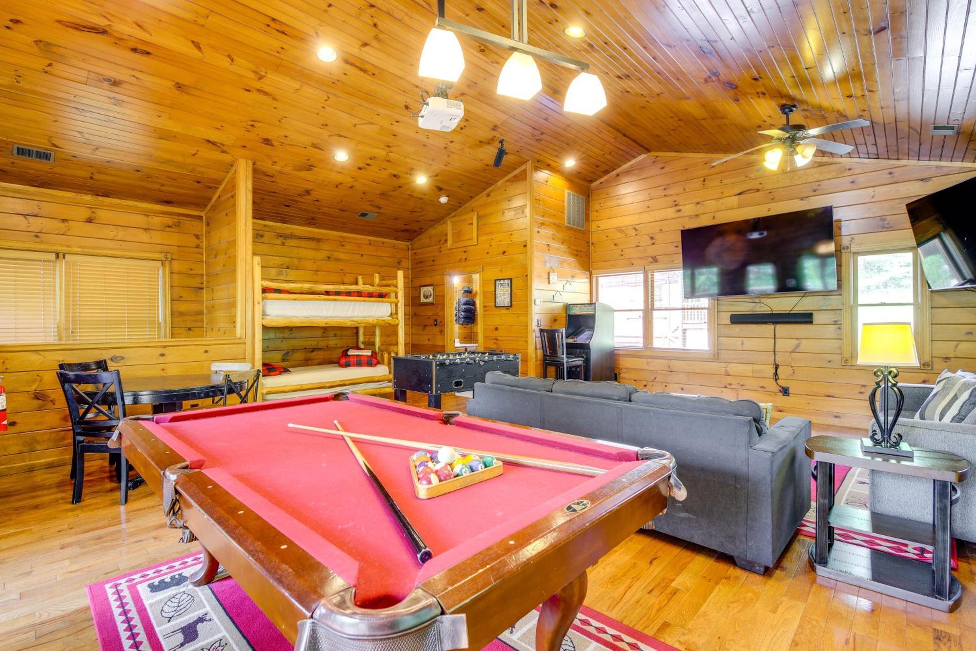 Cabin With Pool Access About 3 Mi To Downtown Gatlinburg Kültér fotó