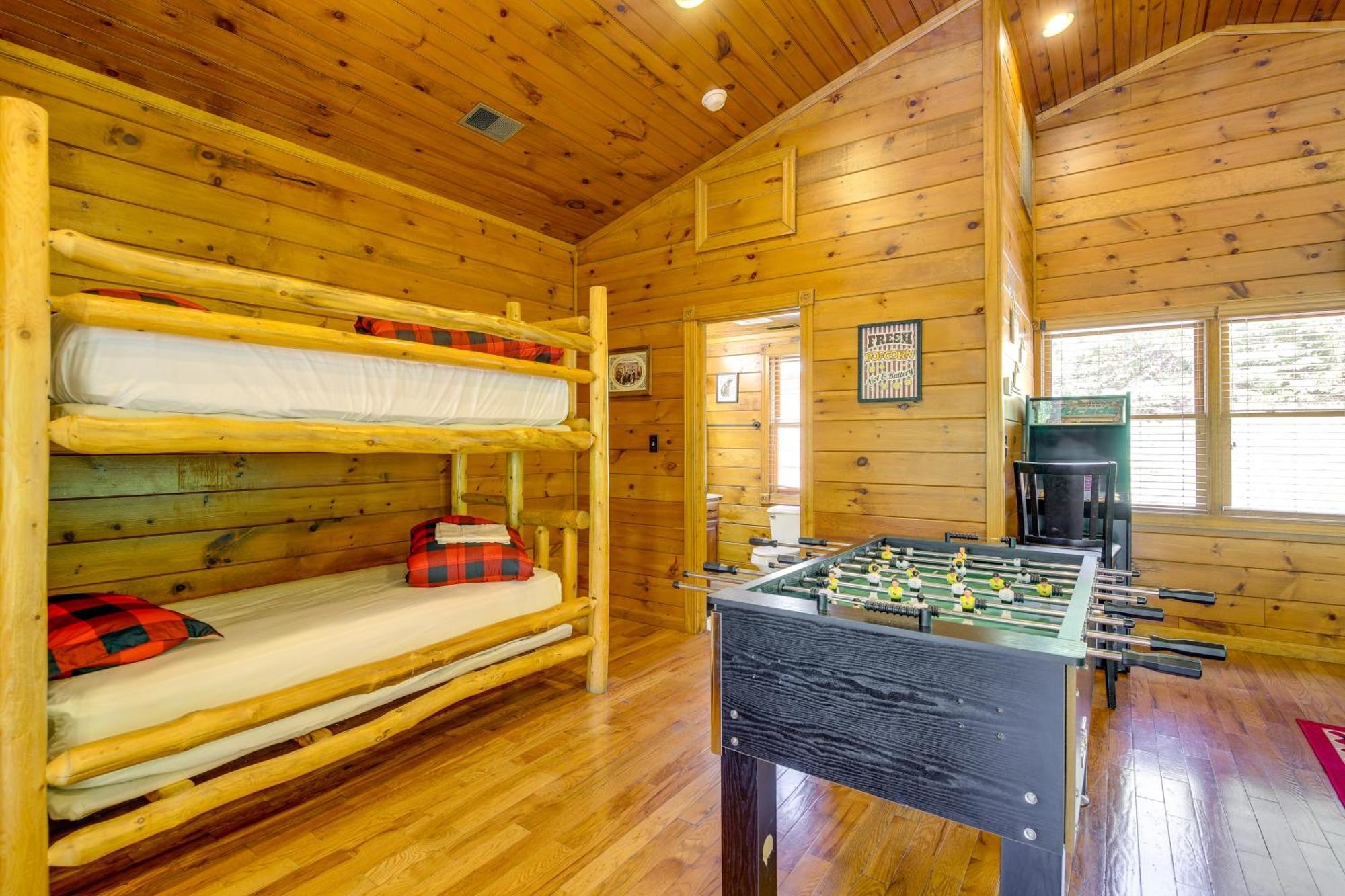 Cabin With Pool Access About 3 Mi To Downtown Gatlinburg Kültér fotó