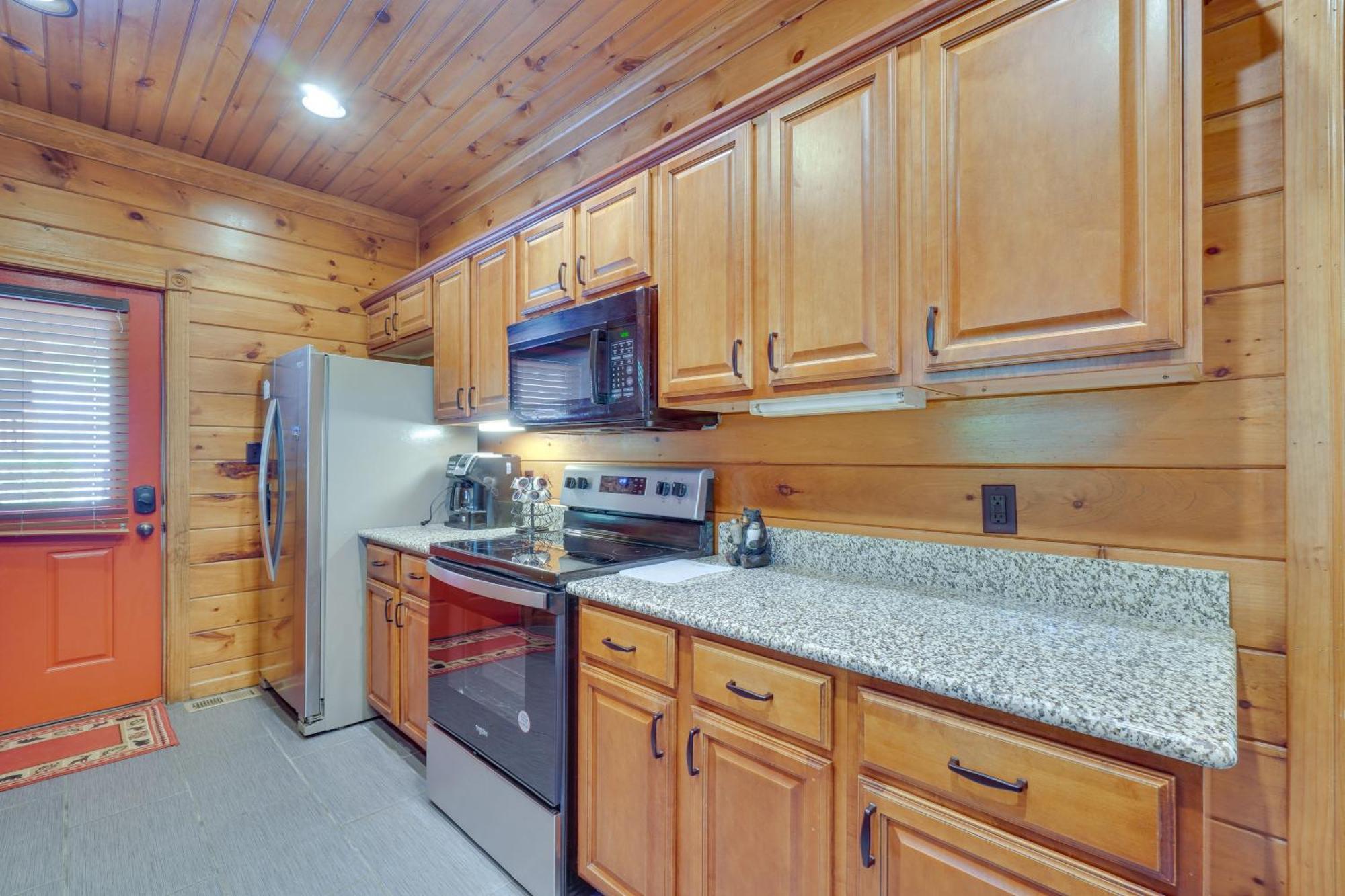 Cabin With Pool Access About 3 Mi To Downtown Gatlinburg Kültér fotó
