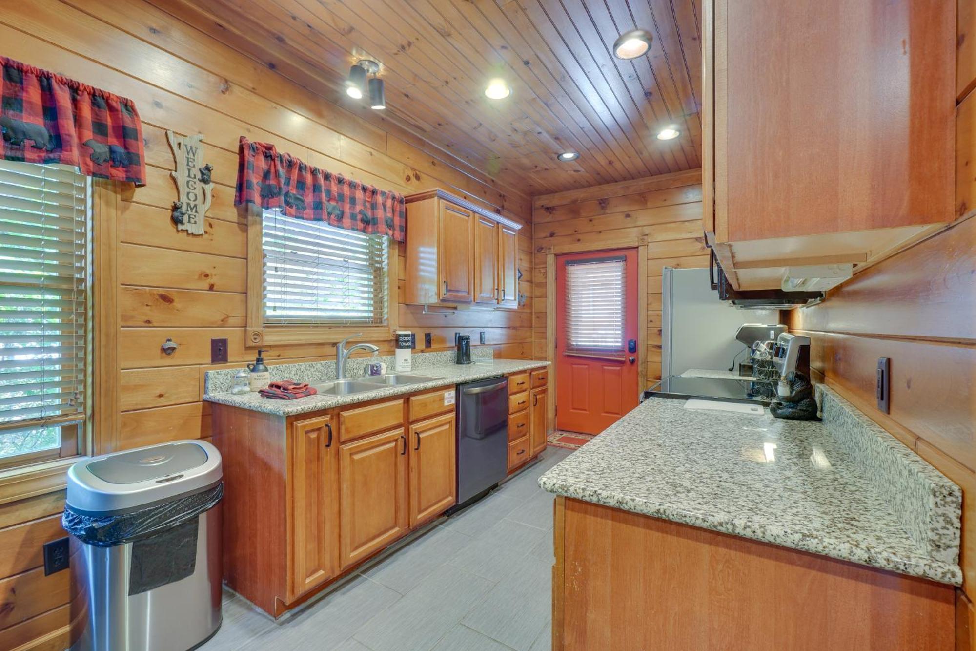Cabin With Pool Access About 3 Mi To Downtown Gatlinburg Kültér fotó