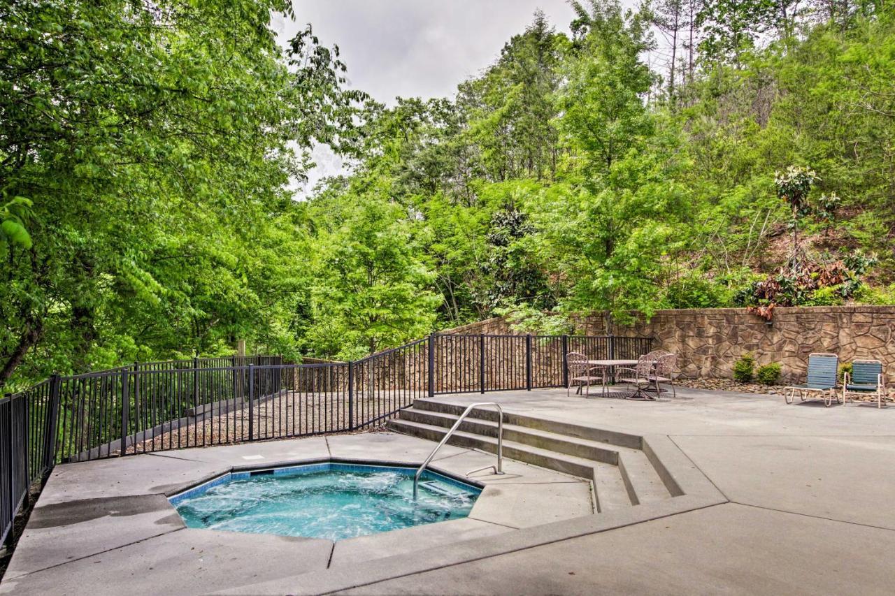 Cabin With Pool Access About 3 Mi To Downtown Gatlinburg Kültér fotó